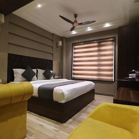 Oak Plaza New Delhi- Homely Atmosphere Exteriör bild